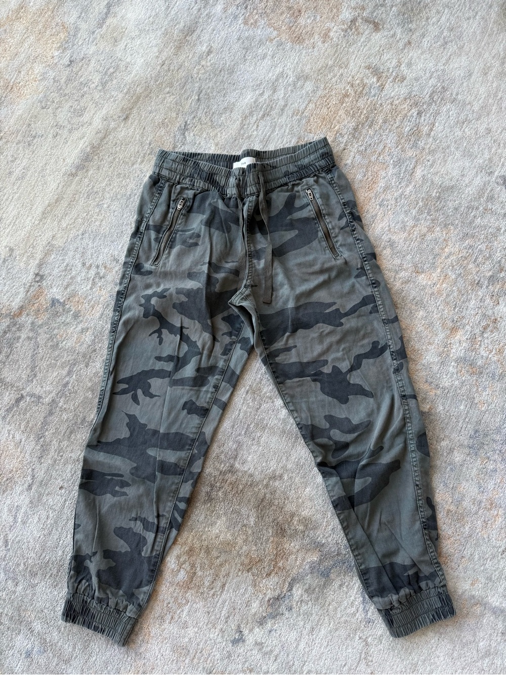 Women’s TNA camo joggers